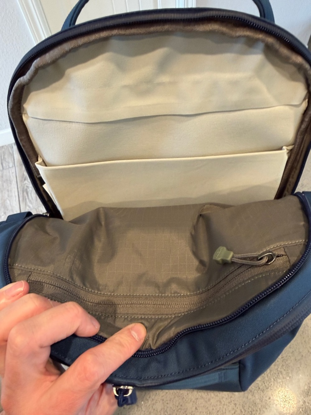 Yeti Crossroads 27L backpack (New) - Picture 5 of 7